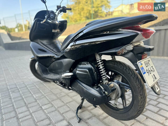 Черный Хонда PCX 125, объемом двигателя 0.13 л и пробегом 20 тыс. км за 2000 $, фото 3 на Automoto.ua
