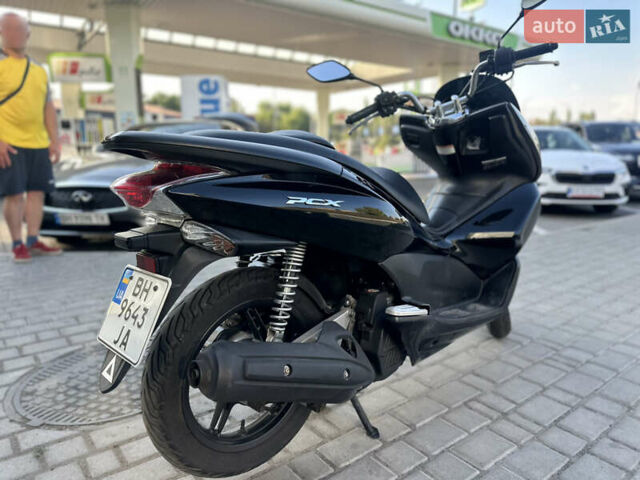 Черный Хонда PCX 125, объемом двигателя 0.13 л и пробегом 20 тыс. км за 2000 $, фото 4 на Automoto.ua