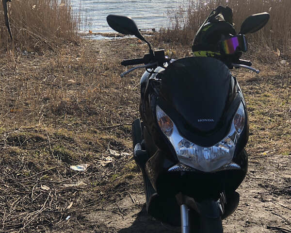 Чорний Хонда PCX 125, об'ємом двигуна 0.13 л та пробігом 13 тис. км за 1800 $, фото 2 на Automoto.ua