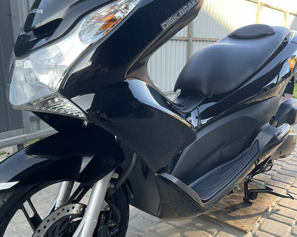 Черный Хонда PCX 125, объемом двигателя 0.13 л и пробегом 39 тыс. км за 1899 $, фото 7 на Automoto.ua