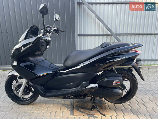 Черный Хонда PCX 125, объемом двигателя 0.13 л и пробегом 39 тыс. км за 1899 $, фото 6 на Automoto.ua