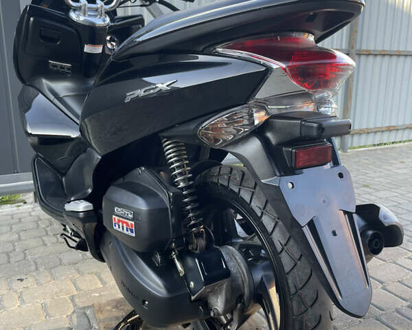 Черный Хонда PCX 125, объемом двигателя 0.13 л и пробегом 39 тыс. км за 1899 $, фото 10 на Automoto.ua