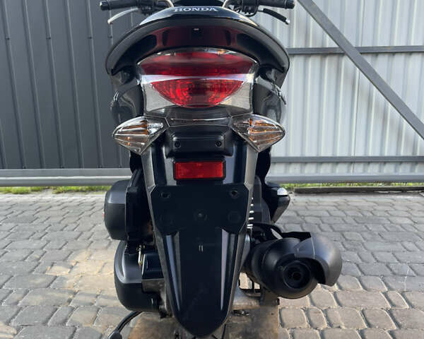 Черный Хонда PCX 125, объемом двигателя 0.13 л и пробегом 39 тыс. км за 1899 $, фото 9 на Automoto.ua