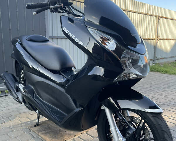 Черный Хонда PCX 125, объемом двигателя 0.13 л и пробегом 39 тыс. км за 1899 $, фото 2 на Automoto.ua