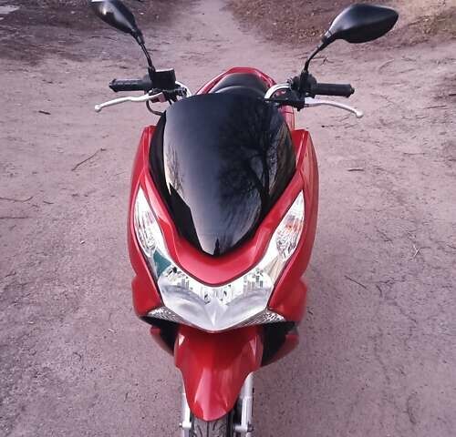 Красный Хонда PCX 125, объемом двигателя 0.13 л и пробегом 13 тыс. км за 1200 $, фото 4 на Automoto.ua