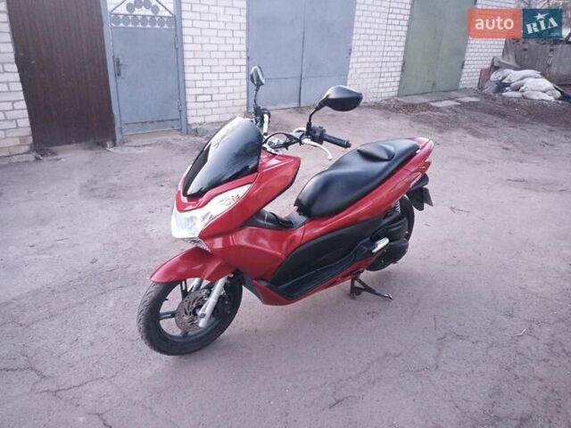 Красный Хонда PCX 125, объемом двигателя 0.13 л и пробегом 13 тыс. км за 1200 $, фото 2 на Automoto.ua