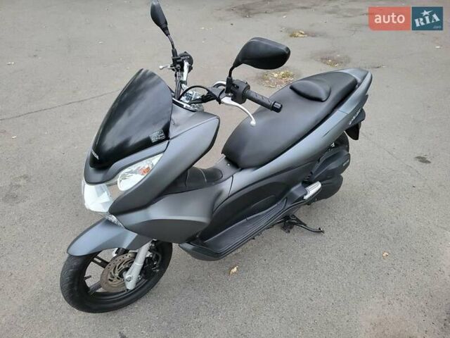 Хонда PCX 125, объемом двигателя 0.13 л и пробегом 24 тыс. км за 2000 $, фото 2 на Automoto.ua