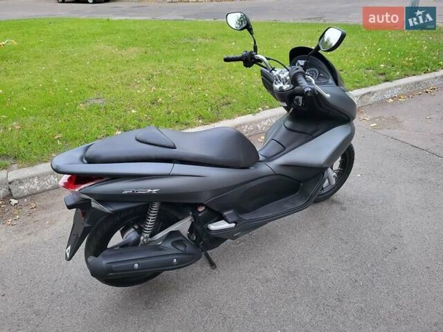 Хонда PCX 125, объемом двигателя 0.13 л и пробегом 24 тыс. км за 2000 $, фото 3 на Automoto.ua