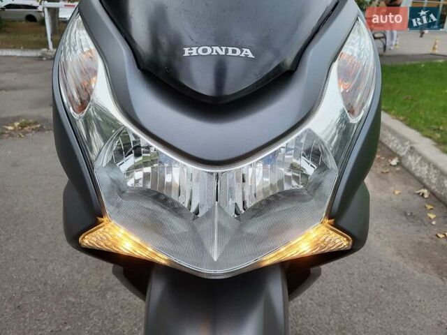 Хонда PCX 125, объемом двигателя 0.13 л и пробегом 24 тыс. км за 2000 $, фото 9 на Automoto.ua