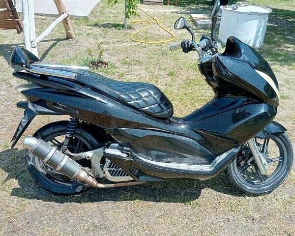 Хонда PCX 125, объемом двигателя 0.13 л и пробегом 34 тыс. км за 1900 $, фото 3 на Automoto.ua