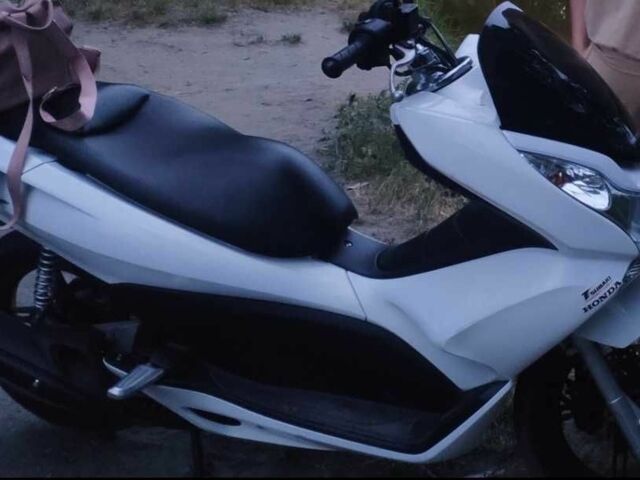 Хонда PCX 125, объемом двигателя 0.13 л и пробегом 0 тыс. км за 1600 $, фото 3 на Automoto.ua