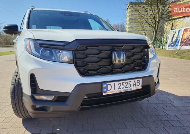 Белый Хонда Пасспорт, объемом двигателя 3.47 л и пробегом 20 тыс. км за 25000 $, фото 1 на Automoto.ua