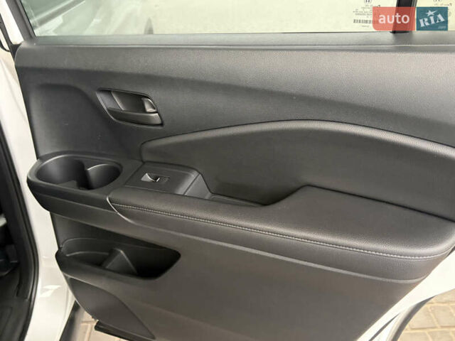 Белый Хонда Пасспорт, объемом двигателя 3.47 л и пробегом 50 тыс. км за 28000 $, фото 14 на Automoto.ua