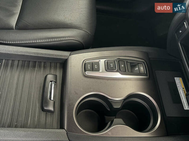 Белый Хонда Пасспорт, объемом двигателя 3.47 л и пробегом 50 тыс. км за 28000 $, фото 8 на Automoto.ua