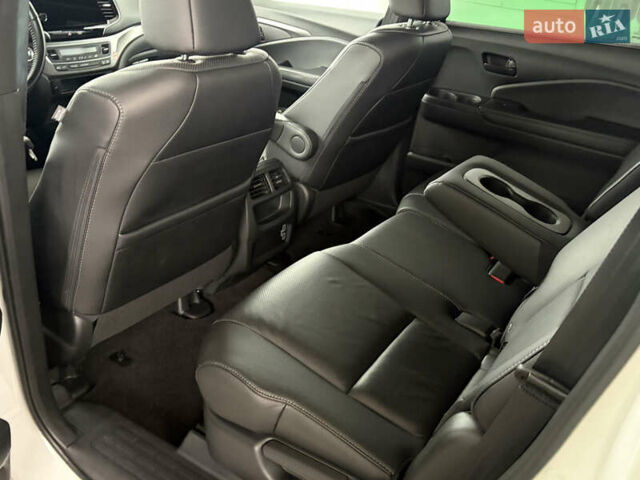 Белый Хонда Пасспорт, объемом двигателя 3.47 л и пробегом 50 тыс. км за 28000 $, фото 21 на Automoto.ua