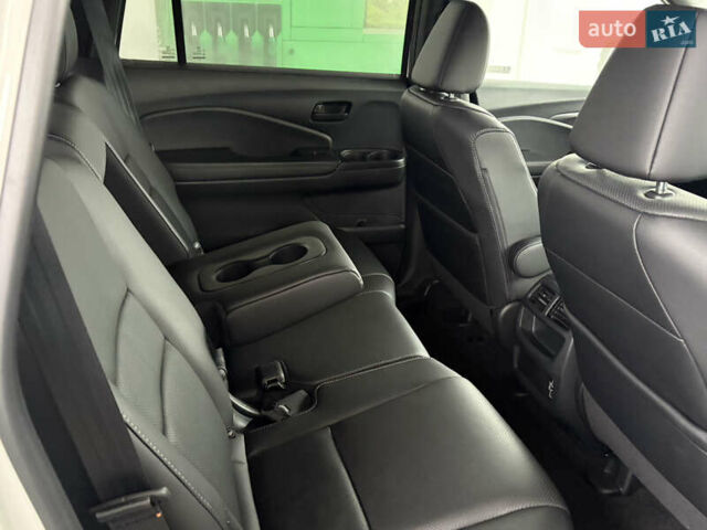 Белый Хонда Пасспорт, объемом двигателя 3.47 л и пробегом 50 тыс. км за 28000 $, фото 12 на Automoto.ua