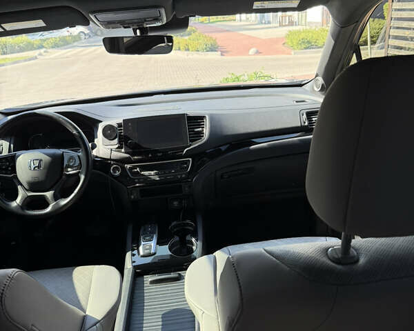 Сірий Хонда Пасспорт, об'ємом двигуна 3.47 л та пробігом 73 тис. км за 25000 $, фото 18 на Automoto.ua