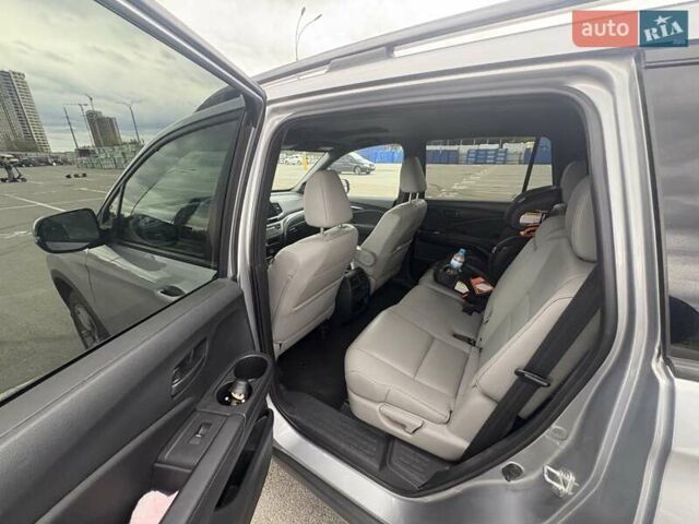 Серый Хонда Пасспорт, объемом двигателя 3.47 л и пробегом 57 тыс. км за 32000 $, фото 7 на Automoto.ua