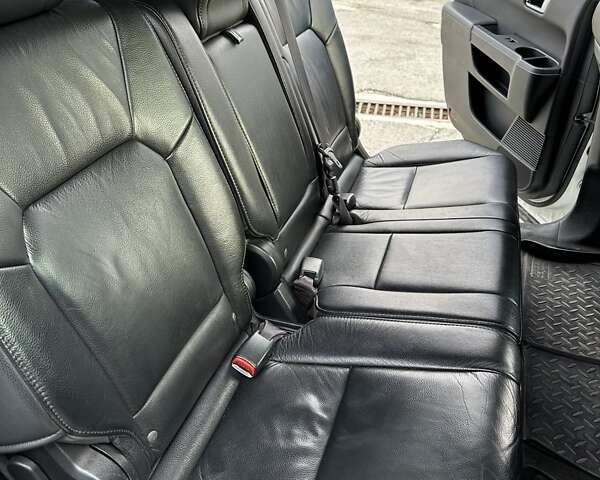 Белый Хонда Пилот, объемом двигателя 3.5 л и пробегом 288 тыс. км за 17530 $, фото 10 на Automoto.ua