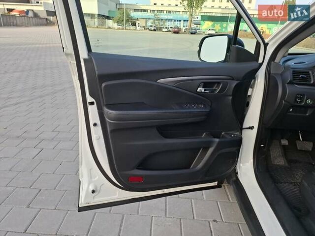 Білий Хонда Пілот, об'ємом двигуна 3.47 л та пробігом 50 тис. км за 21850 $, фото 8 на Automoto.ua