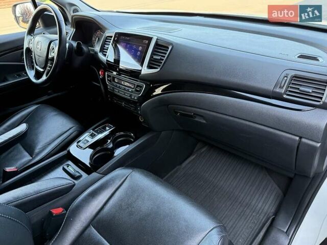 Белый Хонда Пилот, объемом двигателя 3.47 л и пробегом 74 тыс. км за 24300 $, фото 71 на Automoto.ua