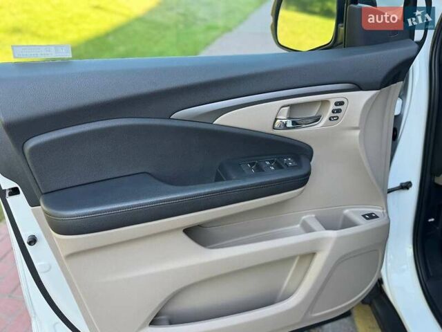 Белый Хонда Пилот, объемом двигателя 3.47 л и пробегом 151 тыс. км за 27000 $, фото 19 на Automoto.ua