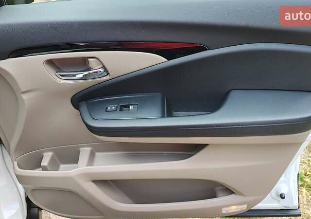 Білий Хонда Пілот, об'ємом двигуна 3.47 л та пробігом 86 тис. км за 30800 $, фото 8 на Automoto.ua