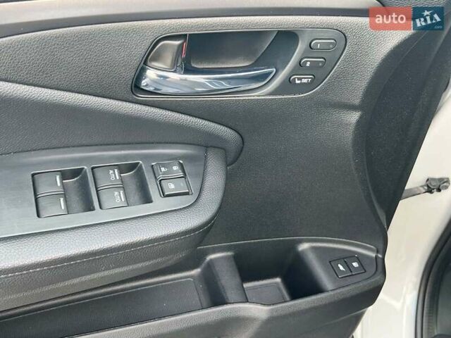 Белый Хонда Пилот, объемом двигателя 3.5 л и пробегом 14 тыс. км за 32890 $, фото 17 на Automoto.ua