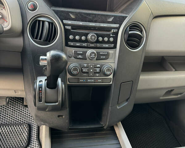 Сірий Хонда Пілот, об'ємом двигуна 3.47 л та пробігом 309 тис. км за 10500 $, фото 10 на Automoto.ua