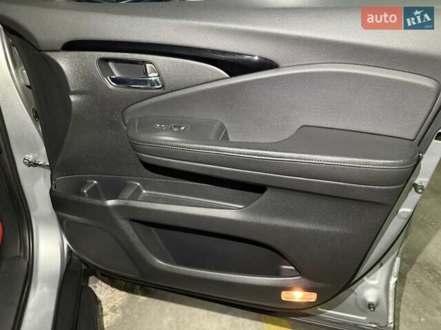 Серый Хонда Пилот, объемом двигателя 3 л и пробегом 125 тыс. км за 23000 $, фото 29 на Automoto.ua