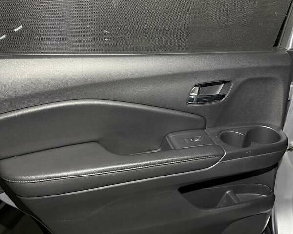 Серый Хонда Пилот, объемом двигателя 3 л и пробегом 125 тыс. км за 23000 $, фото 31 на Automoto.ua