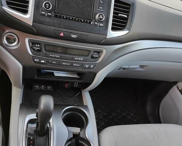 Серый Хонда Пилот, объемом двигателя 3.5 л и пробегом 155 тыс. км за 20000 $, фото 6 на Automoto.ua