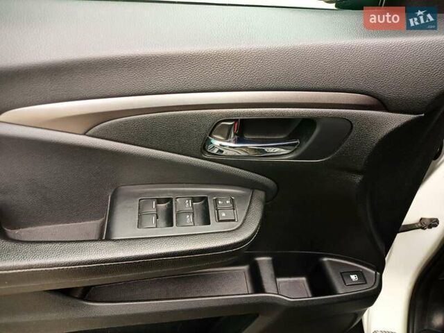 Білий Хонда Ріджлайн, об'ємом двигуна 3.5 л та пробігом 80 тис. км за 25500 $, фото 18 на Automoto.ua