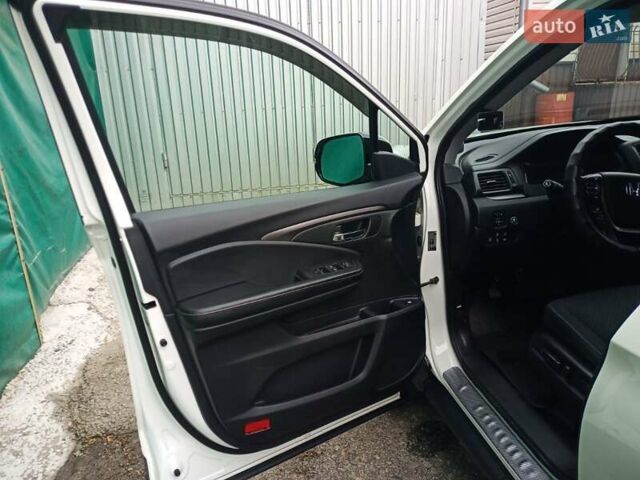 Білий Хонда Ріджлайн, об'ємом двигуна 3.5 л та пробігом 80 тис. км за 25500 $, фото 14 на Automoto.ua