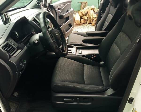 Білий Хонда Ріджлайн, об'ємом двигуна 3.5 л та пробігом 80 тис. км за 25500 $, фото 17 на Automoto.ua