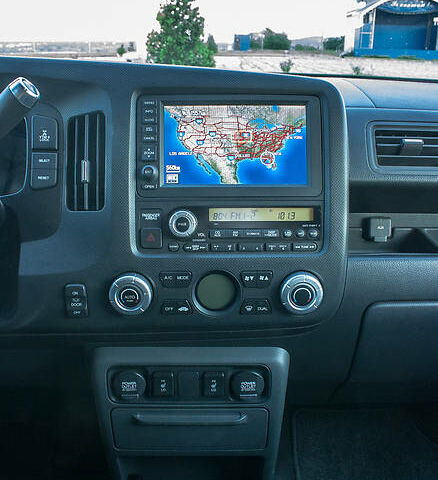 Черный Хонда Риджлайн, объемом двигателя 3.5 л и пробегом 130 тыс. км за 13500 $, фото 25 на Automoto.ua