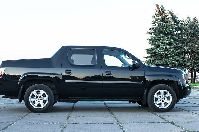 Черный Хонда Риджлайн, объемом двигателя 3.5 л и пробегом 130 тыс. км за 13500 $, фото 6 на Automoto.ua