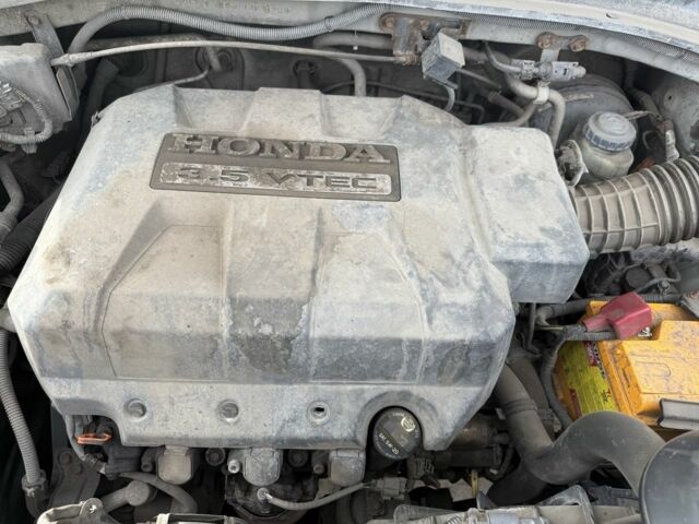 Черный Хонда Риджлайн, объемом двигателя 3.5 л и пробегом 200 тыс. км за 7500 $, фото 6 на Automoto.ua