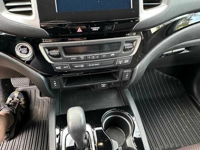 Черный Хонда Риджлайн, объемом двигателя 3.5 л и пробегом 35 тыс. км за 7900 $, фото 2 на Automoto.ua