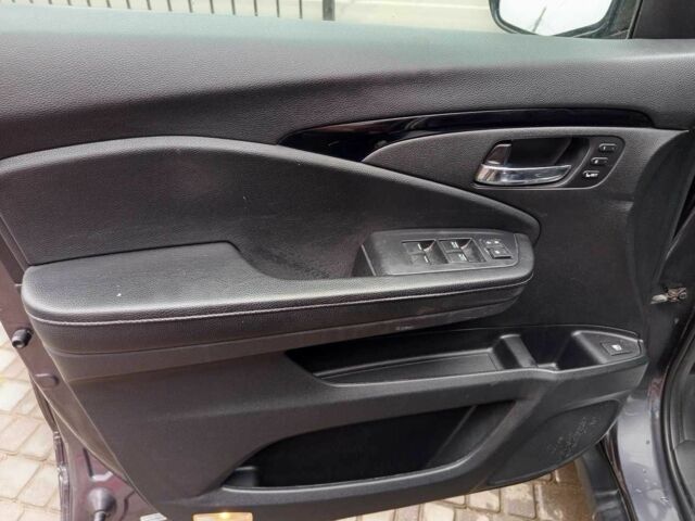 Сірий Хонда Ріджлайн, об'ємом двигуна 3.5 л та пробігом 161 тис. км за 25000 $, фото 18 на Automoto.ua