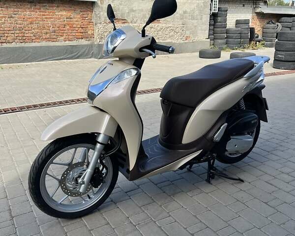 Хонда SH 125, об'ємом двигуна 0 л та пробігом 24 тис. км за 2800 $, фото 6 на Automoto.ua