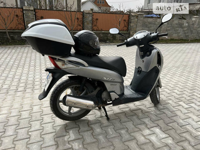 Серый Хонда SH 125, объемом двигателя 0.13 л и пробегом 22 тыс. км за 1500 $, фото 4 на Automoto.ua
