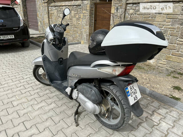 Серый Хонда SH 125, объемом двигателя 0.13 л и пробегом 22 тыс. км за 1500 $, фото 3 на Automoto.ua