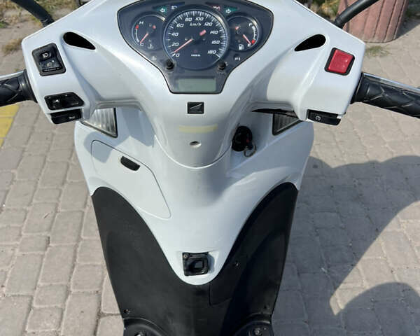 Белый Хонда SH 300i, объемом двигателя 0.28 л и пробегом 48 тыс. км за 2950 $, фото 9 на Automoto.ua