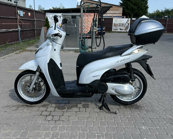 Белый Хонда SH 300i, объемом двигателя 0.28 л и пробегом 48 тыс. км за 2950 $, фото 6 на Automoto.ua