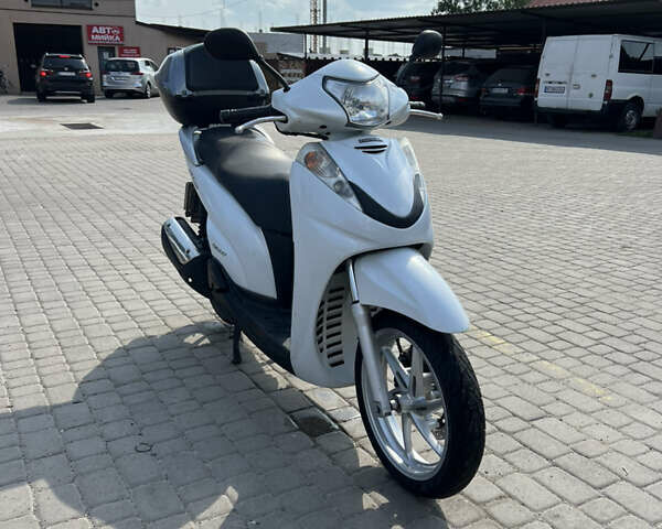 Белый Хонда SH 300i, объемом двигателя 0.28 л и пробегом 48 тыс. км за 2950 $, фото 1 на Automoto.ua