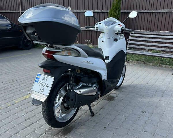 Белый Хонда SH 300i, объемом двигателя 0.28 л и пробегом 48 тыс. км за 2950 $, фото 3 на Automoto.ua