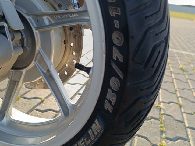 Хонда SH 300i, объемом двигателя 0.28 л и пробегом 0 тыс. км за 2088 $, фото 7 на Automoto.ua