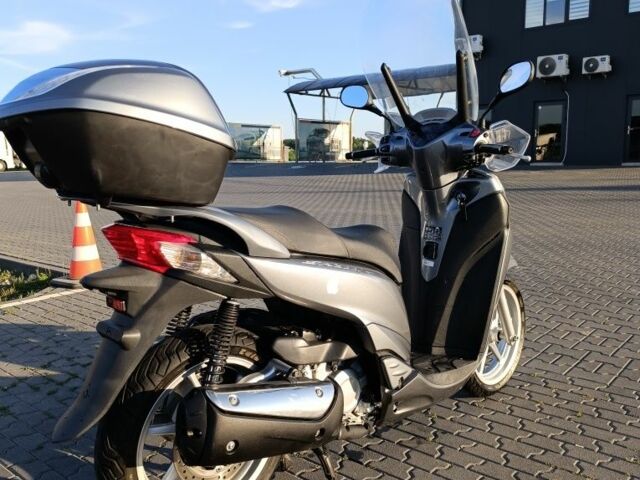 Хонда SH 300i, объемом двигателя 0.28 л и пробегом 0 тыс. км за 2088 $, фото 4 на Automoto.ua