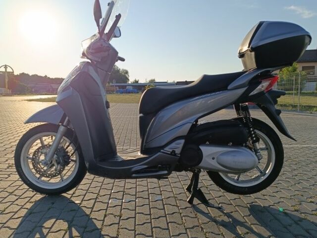 Хонда SH 300i, объемом двигателя 0.28 л и пробегом 0 тыс. км за 2088 $, фото 5 на Automoto.ua